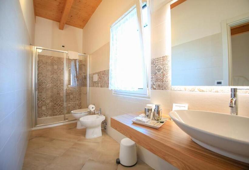 غرفة قياسية ثلاثية, B&b Dimora Rossipinti