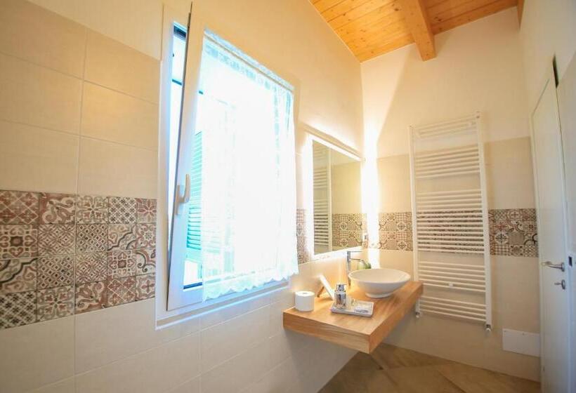 غرفة قياسية ثلاثية, B&b Dimora Rossipinti