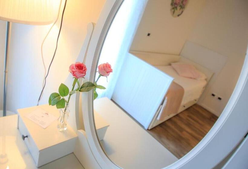 غرفة قياسية ثلاثية, B&b Dimora Rossipinti