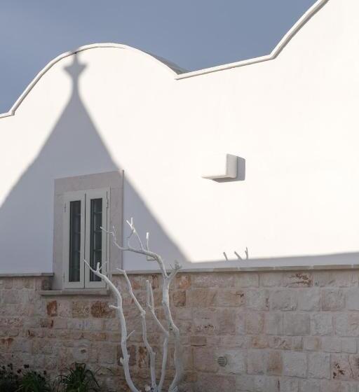 اتاق خانوادگی با چشمانداز باغ, Regina Di Ulivi