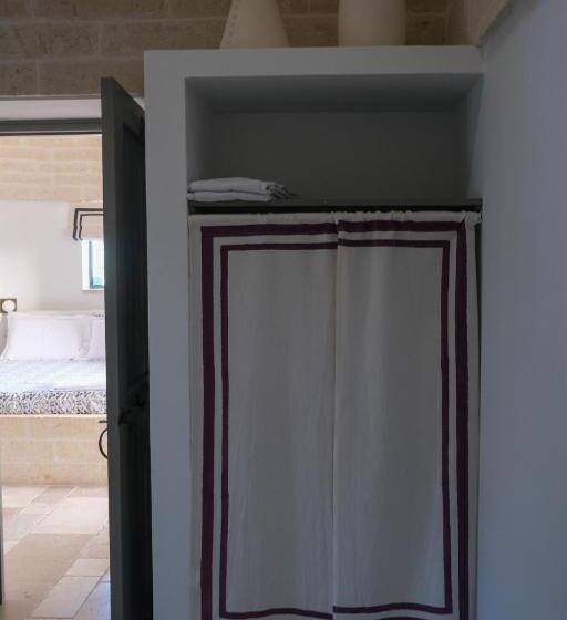 اتاق خانوادگی با چشمانداز باغ, Regina Di Ulivi