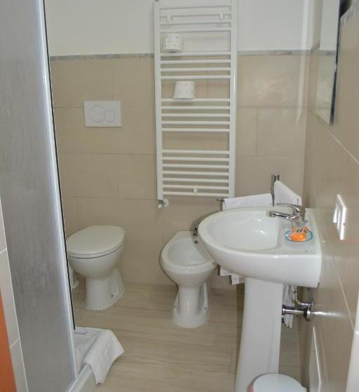 غرفة قياسية, Camere I Monelli