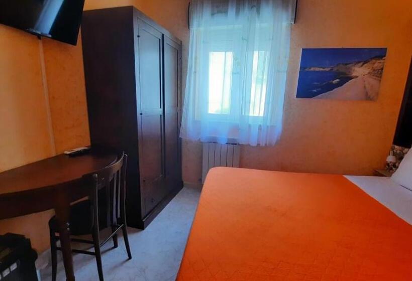 חדר מוזל מקלחת משותפת, Le Terrazze Di Pirandello