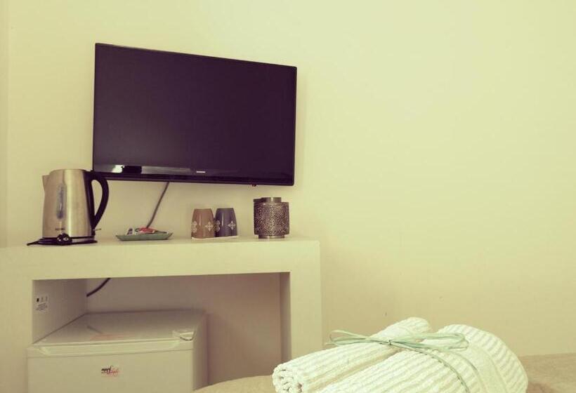 Junior Suite, Lunali