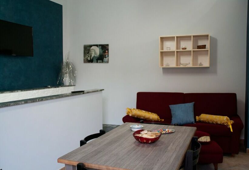 إستديو عائلى, The Liberty Palace