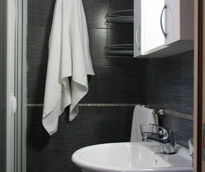 إستديو عائلى, The Liberty Palace