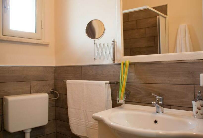 غرفة إقتصادية, The Liberty Palace