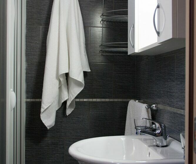 إستديو عائلى, The Liberty Palace