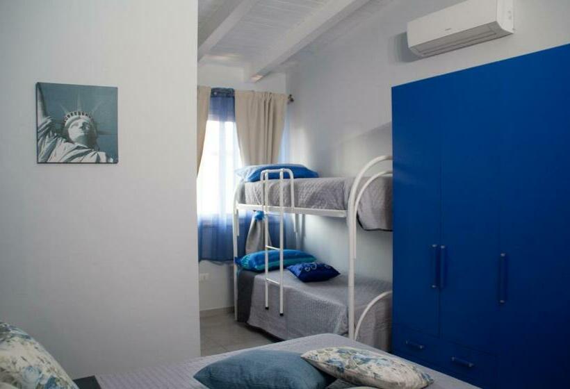 غرفة قياسية رباعية, The Liberty Palace