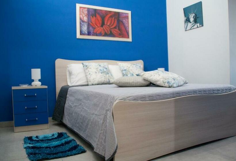 غرفة قياسية رباعية, The Liberty Palace