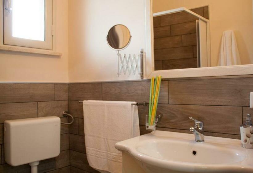 غرفة إقتصادية, The Liberty Palace