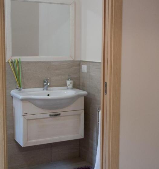 غرفة كومفورت ثلاثية, The Liberty Palace