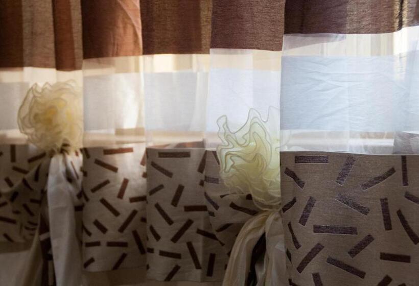 غرفة كومفورت ثلاثية, The Liberty Palace