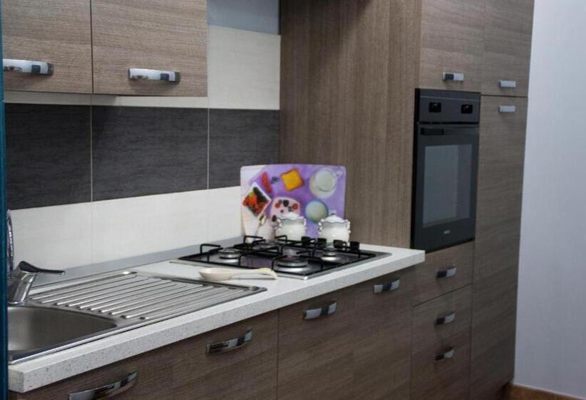 إستديو عائلى, The Liberty Palace