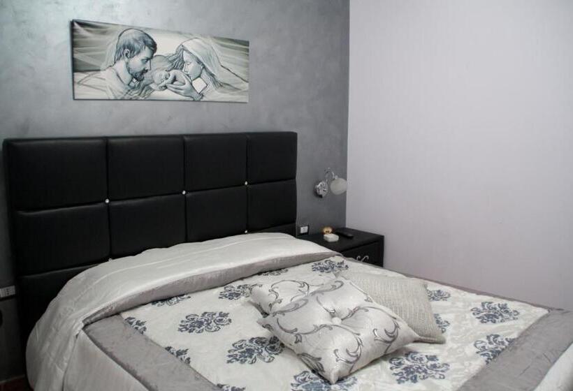 إستديو عائلى, The Liberty Palace