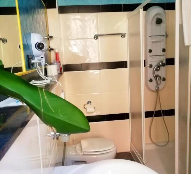 غرفة قياسية ثلاثية, Villa Mabel