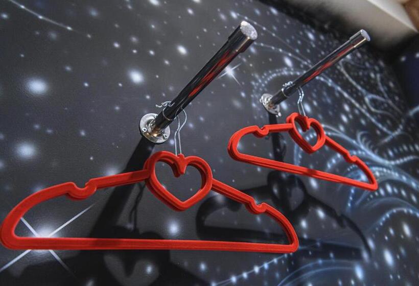 غرفة قياسية, Cineapollo  Ogni Camera Un Film!