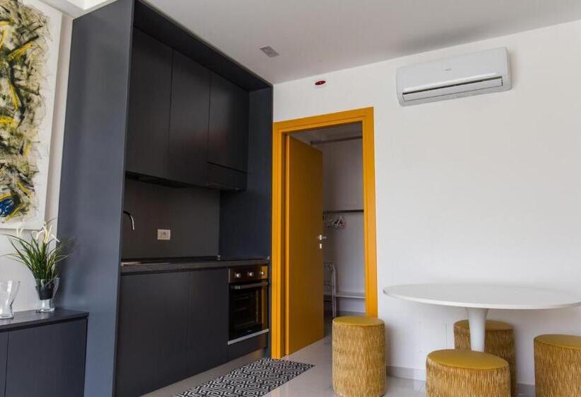 غرفة قياسية سرير كينج لذوى الإحتياجات الخاصة, Cineapollo  Ogni Camera Un Film!