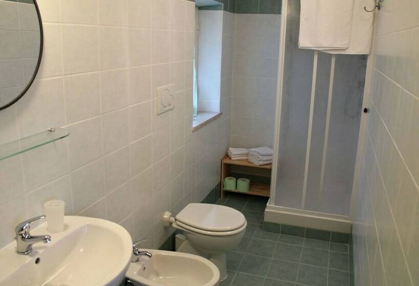 Pokój Czteroosobowy Standard, Il Sottosopra