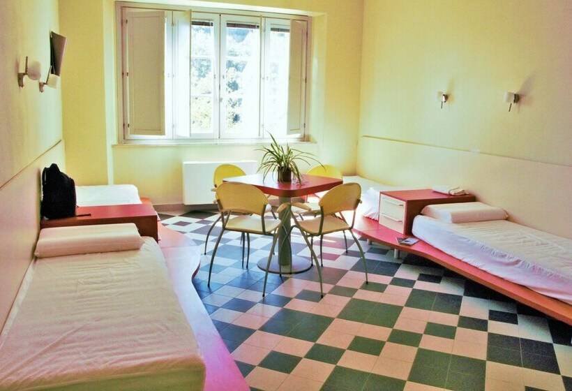 バスルーム共同エコノミー4人部屋, Ostello La Miniera