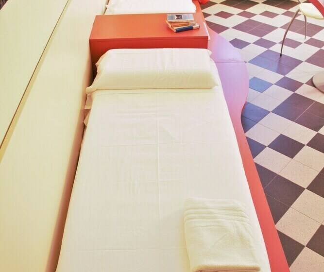 Четырехместный номер эконом класса с общей ванной комнатой, Ostello La Miniera