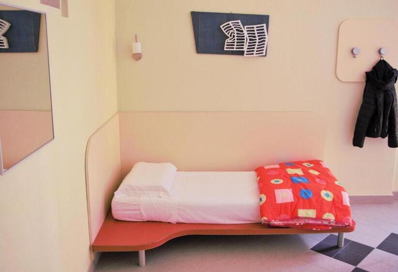 הכלכלה חדר לארבעה עם מקלחת משותפת, Ostello La Miniera