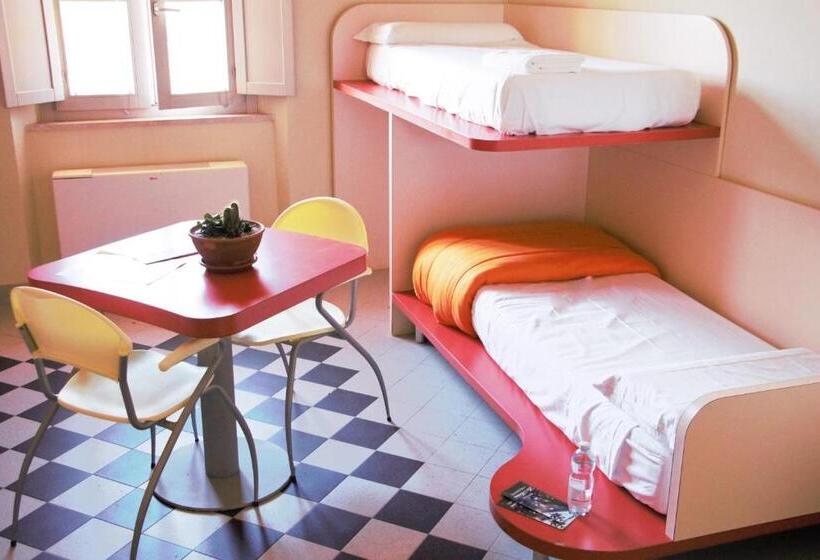 הכלכלה חדר לארבעה עם מקלחת משותפת, Ostello La Miniera