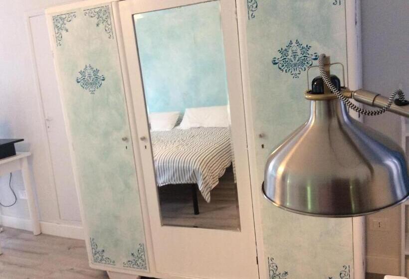 اتاق سه‌نفرۀ استاندارد با سرویس بهداشتی بیرون از اتاق, Le Camere Di Casa Cassandra