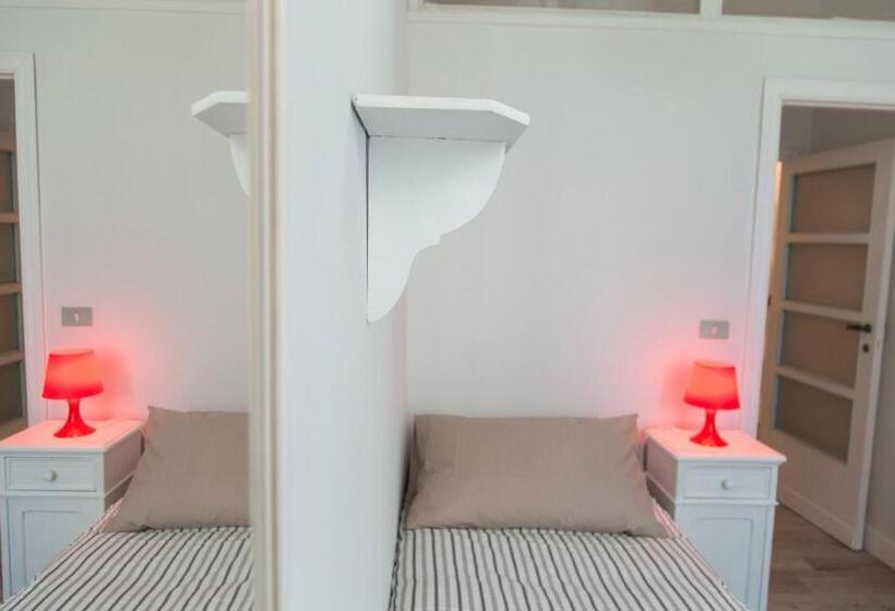 اتاق سه‌نفرۀ استاندارد با سرویس بهداشتی بیرون از اتاق, Le Camere Di Casa Cassandra