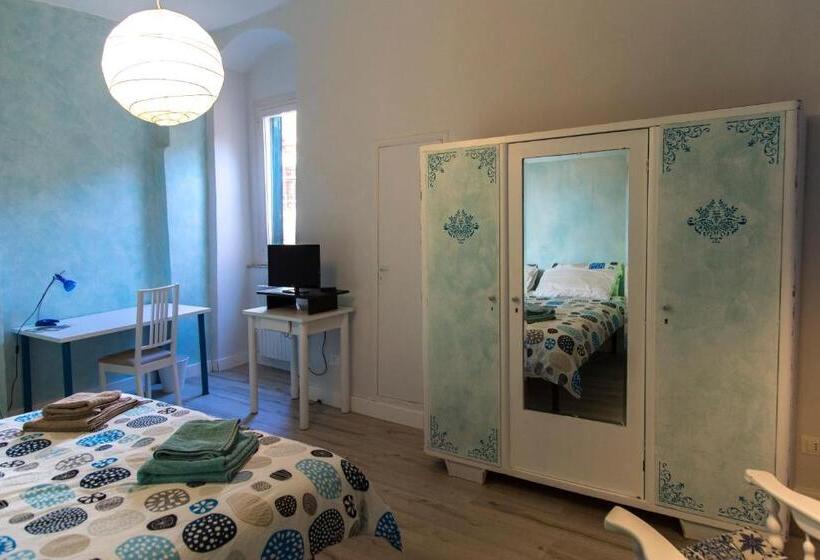 اتاق سه‌نفرۀ استاندارد با سرویس بهداشتی بیرون از اتاق, Le Camere Di Casa Cassandra