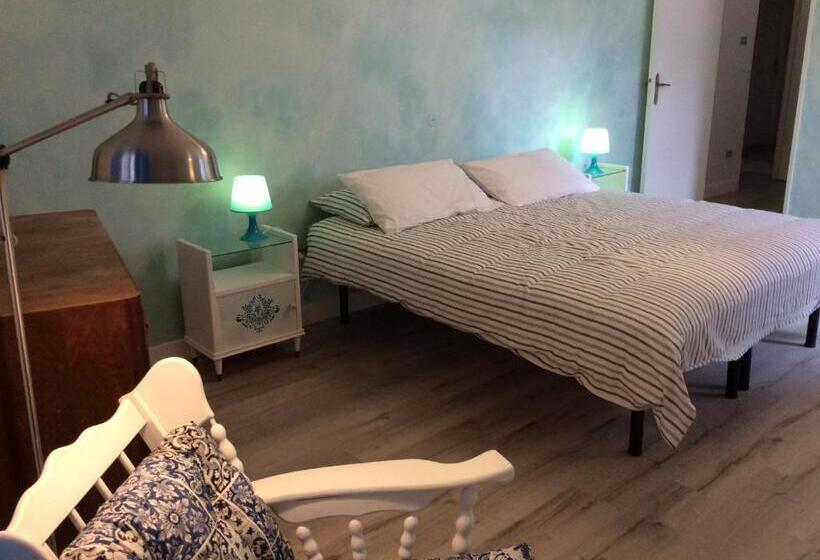 اتاق سه‌نفرۀ استاندارد با سرویس بهداشتی بیرون از اتاق, Le Camere Di Casa Cassandra