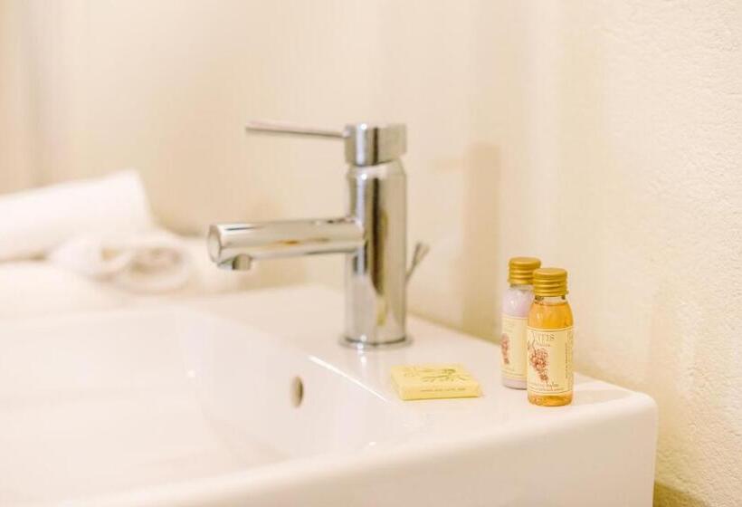 اتاق استاندارد, Tenuta Santa Trice