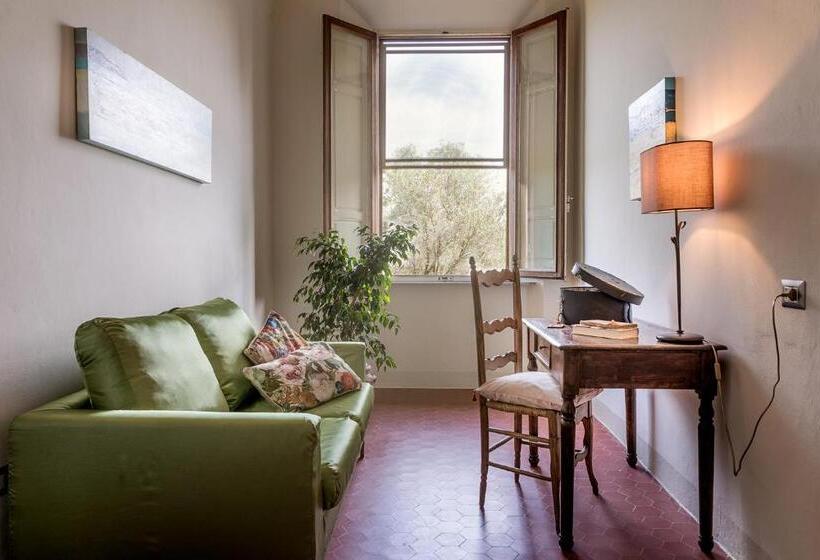 سوییت, Tenuta Santa Trice