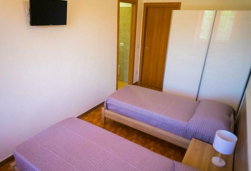 اتاق اکونومی, Paradise Beb