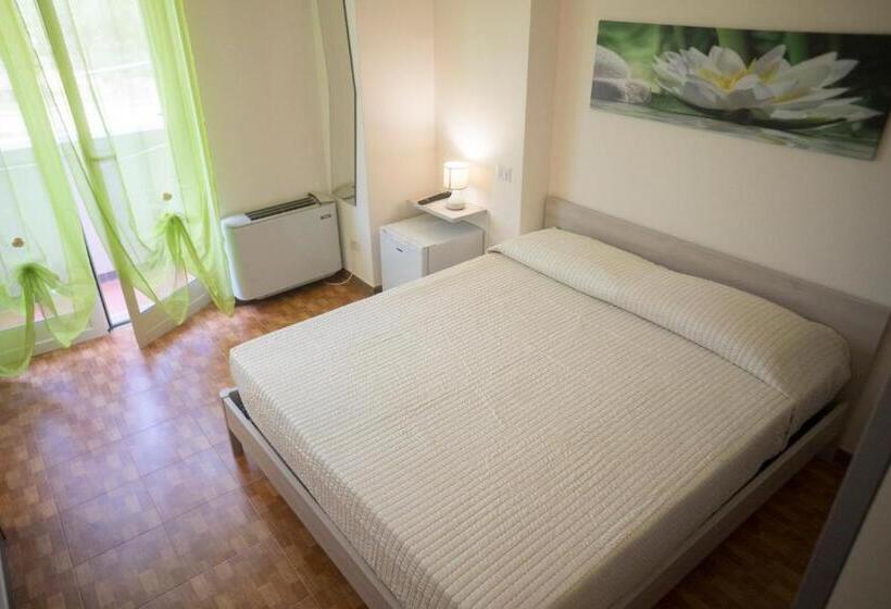 اتاق اکونومی, Paradise Beb