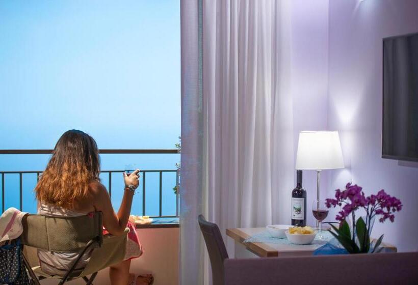 اتاق لوکس, Villa Paradise Resort