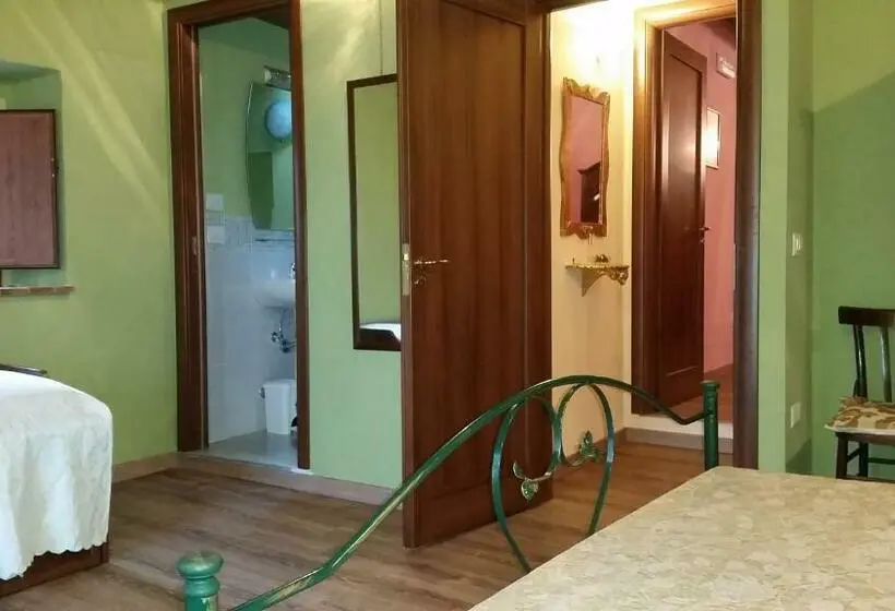 デラックストリプルルーム, Bed & Breakfast Dhafna Civita