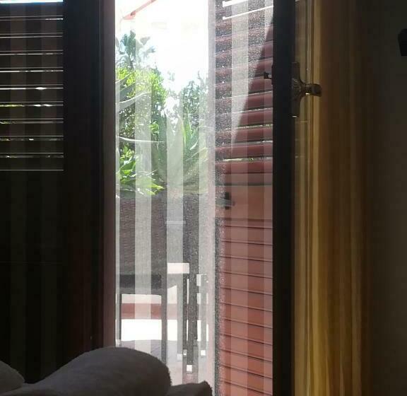 اتاق اکونومی, Isabel