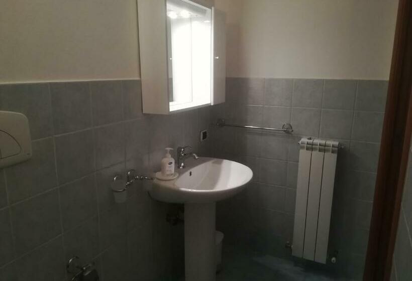 اتاق اکونومی, Isabel