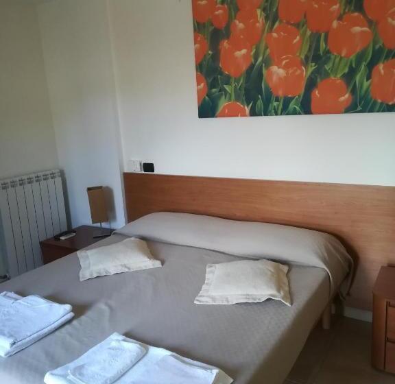 اتاق اکونومی, Isabel