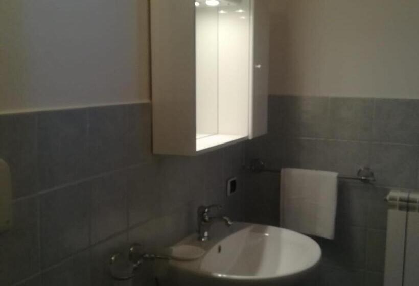 اتاق اکونومی, Isabel