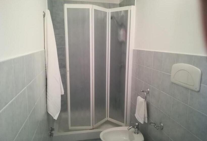 اتاق اکونومی, Isabel