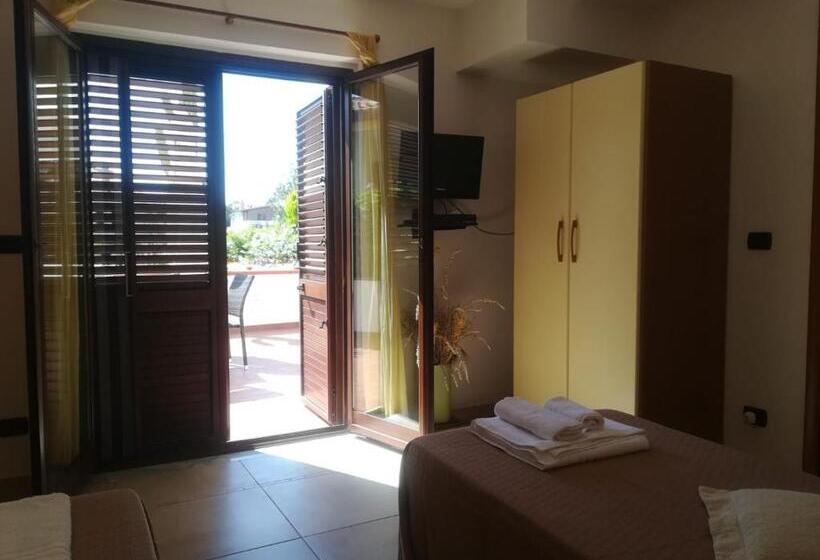 اتاق اکونومی, Isabel