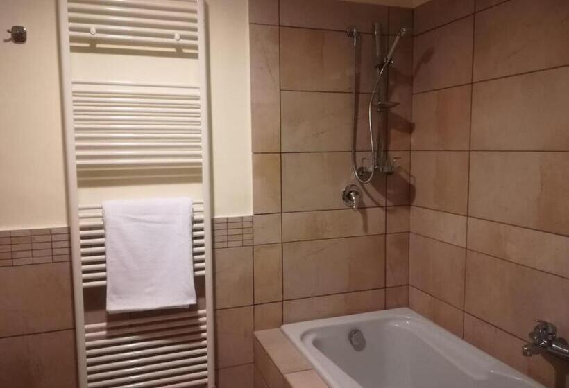 سوییت خانوادگی, Isabel