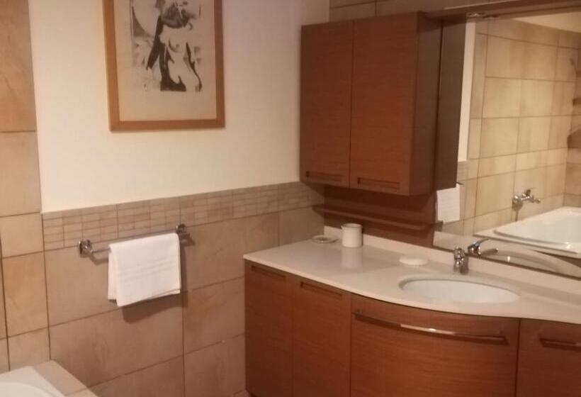 سوییت خانوادگی, Isabel