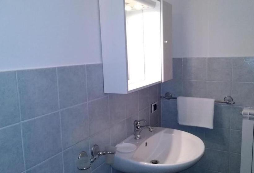 اتاق اکونومی, Isabel