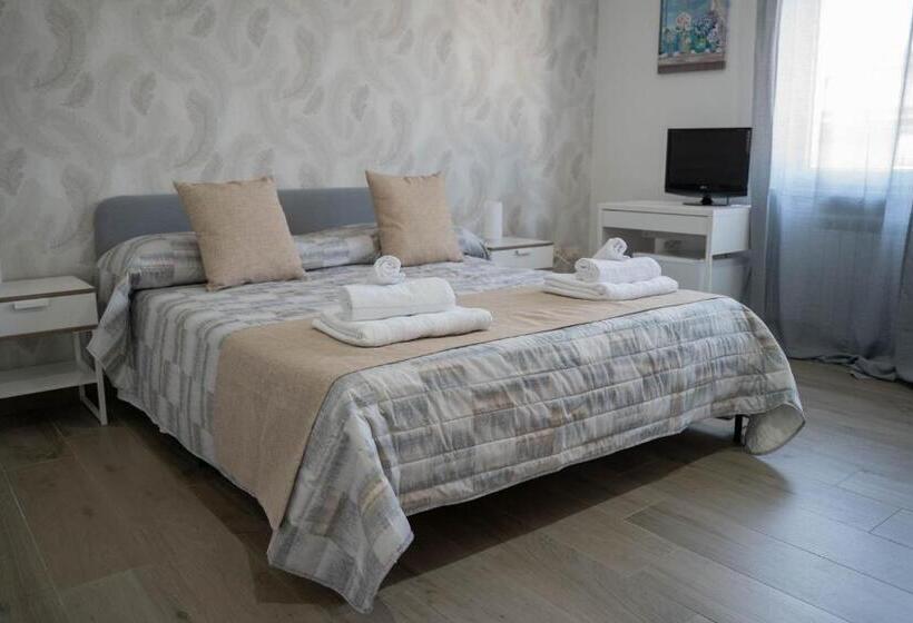 标准间, La Corte Di Emily