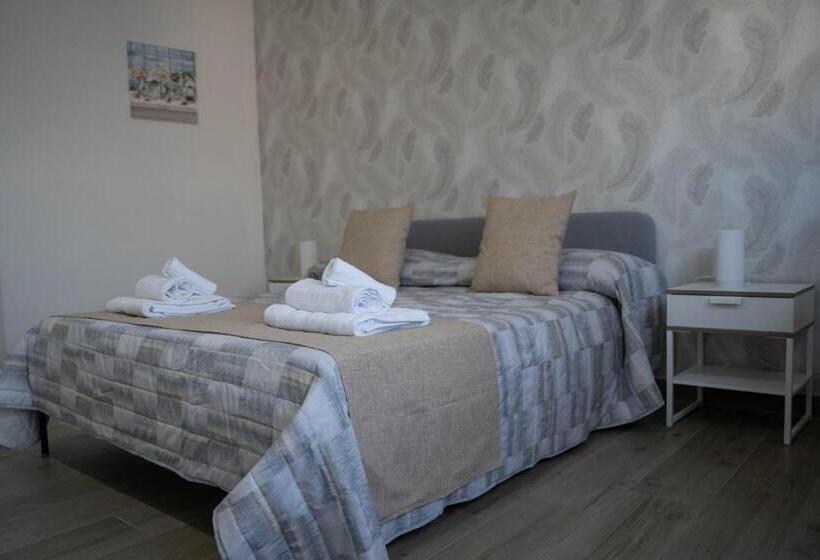 标准间, La Corte Di Emily