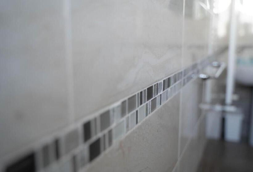 标准间, La Corte Di Emily