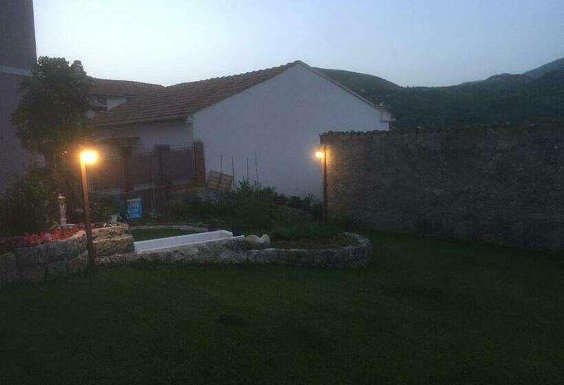 غرفة قياسية مطلّة علي الحديقة, Villa Alemi